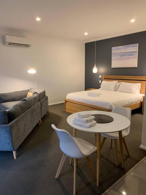 Beachfront Self Contained Studio Уайт Бич Экстерьер фото